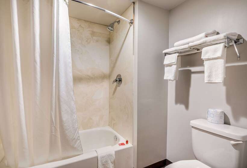 هتل Econo Lodge Milwaukee Airport