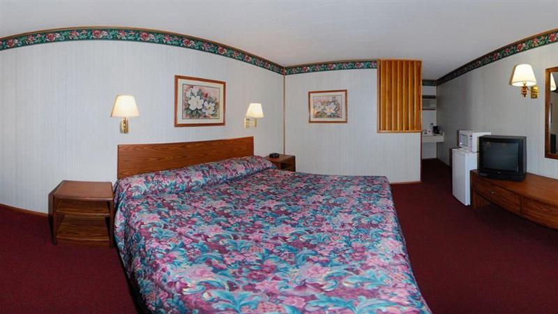 בית מלון כפרי Econo Lodge Wall