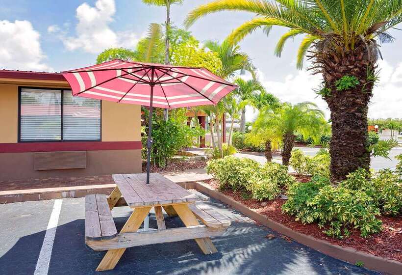 فندق Knights Inn Port Charlotte
