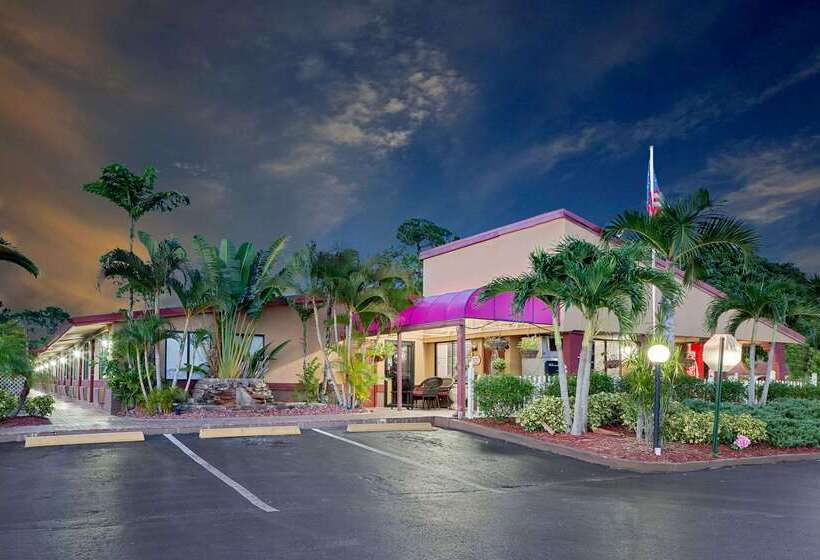 בית מלון כפרי Knights Inn Port Charlotte