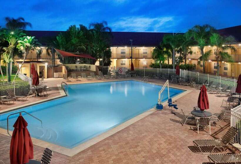 فندق La Quinta Inn By Wyndham Cocoa Beachport Canaveral