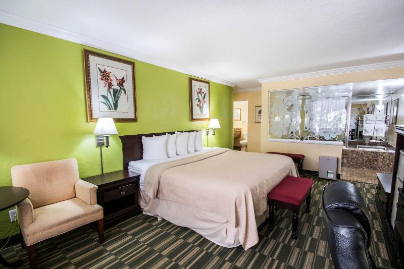 Отель Quality Inn Oceanfront