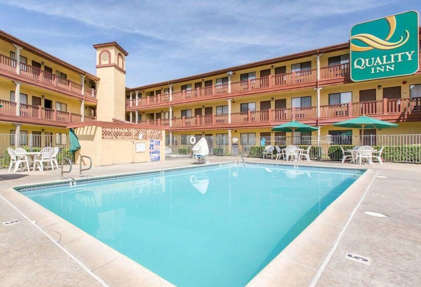 Отель Quality Inn