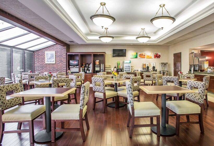 هتل Quality Inn Schaumburg  Chicago Near The Mall
