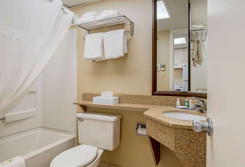 هتل Quality Inn & Suites Ocean City Fenwick