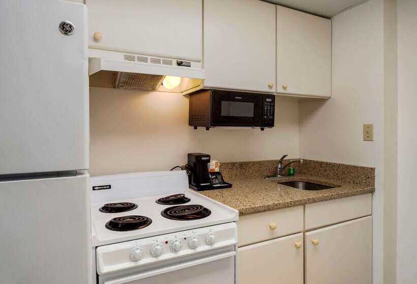هتل Quality Inn & Suites Ocean City Fenwick
