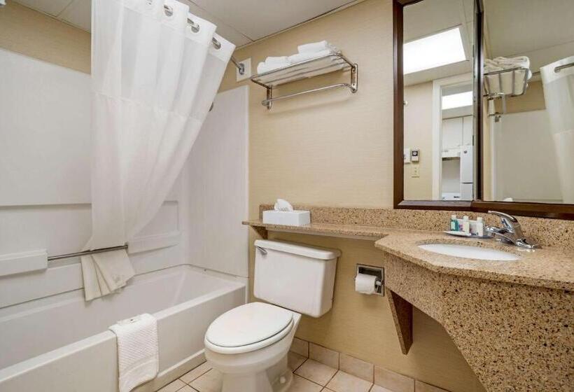 هتل Quality Inn & Suites Ocean City Fenwick