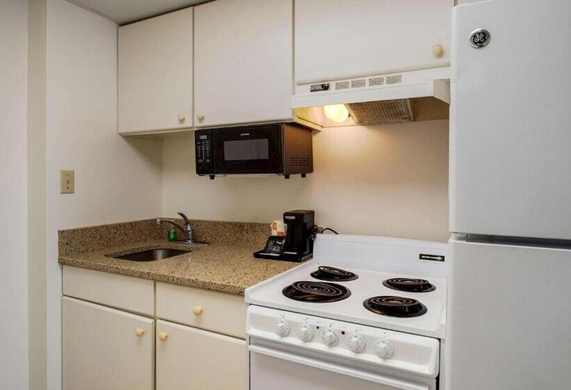 هتل Quality Inn & Suites Ocean City Fenwick