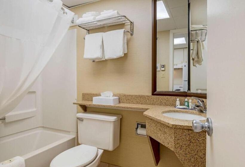 هتل Quality Inn & Suites Ocean City Fenwick