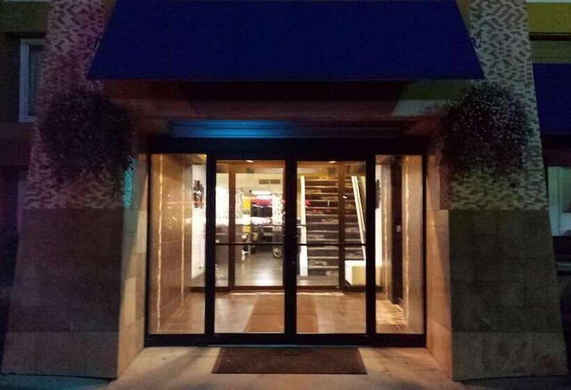 酒店 Riverside Suites