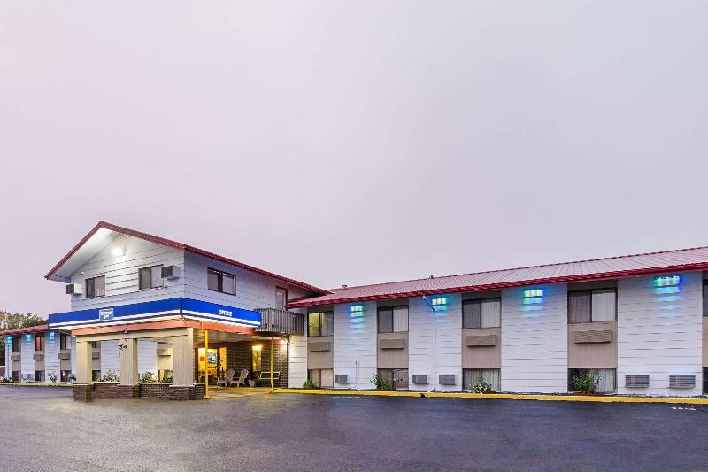 فندق Rodeway Inn Mitchell