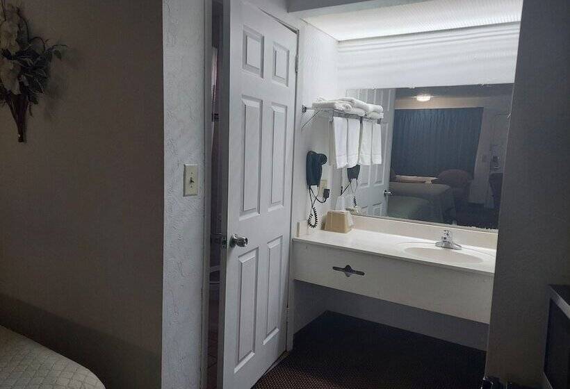 مُتل Driftwood Inn   Lake City