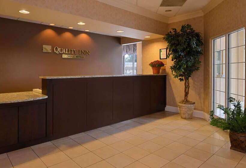 모텔 Quality Inn Dutch Inn