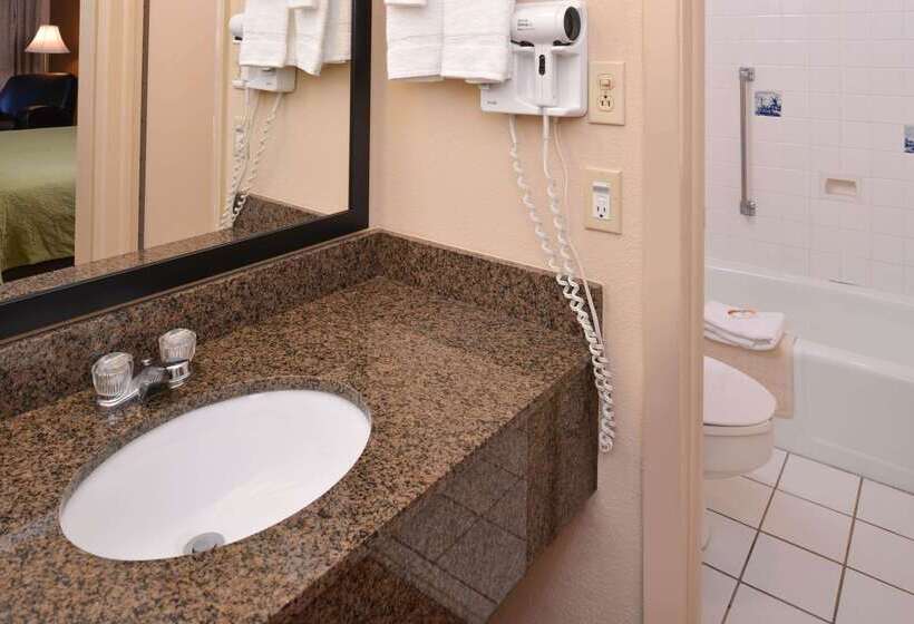 모텔 Quality Inn Dutch Inn