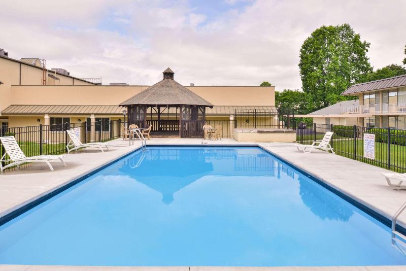 모텔 Quality Inn Dutch Inn