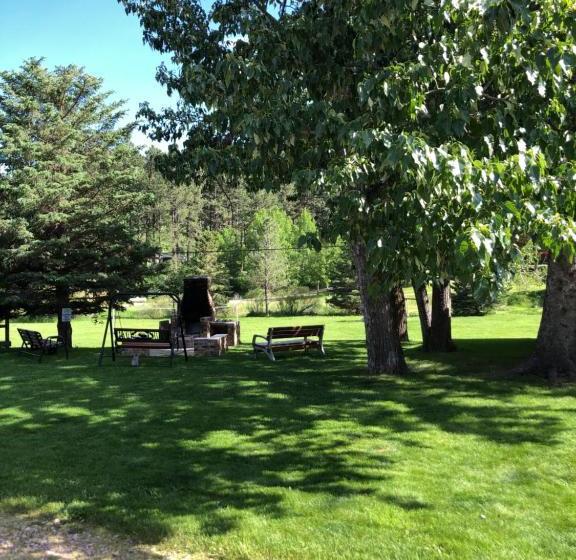 هتل Spring Creek Inn