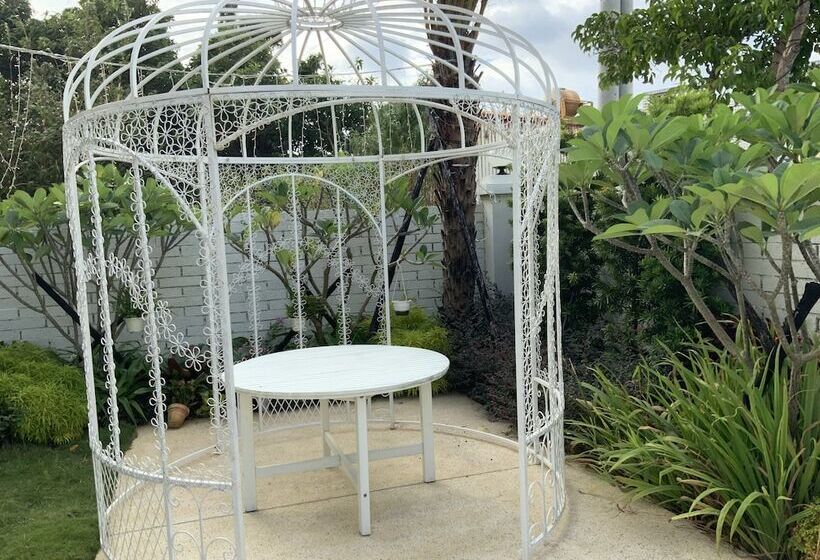 پانسیون Burano Yellow Villa