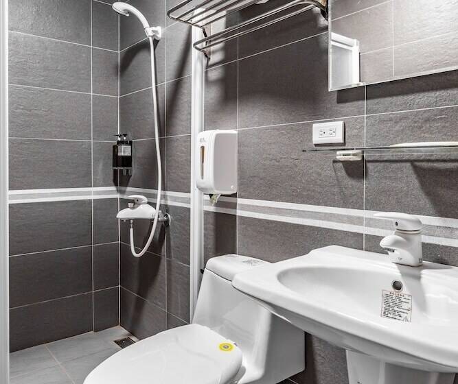 پانسیون Turn Left B&b