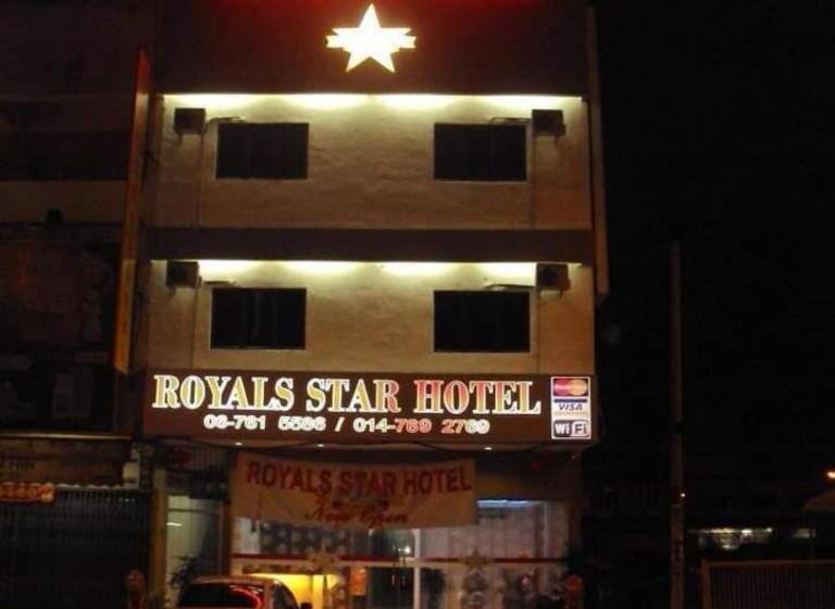 هتل Oyo 44010 Royals Star