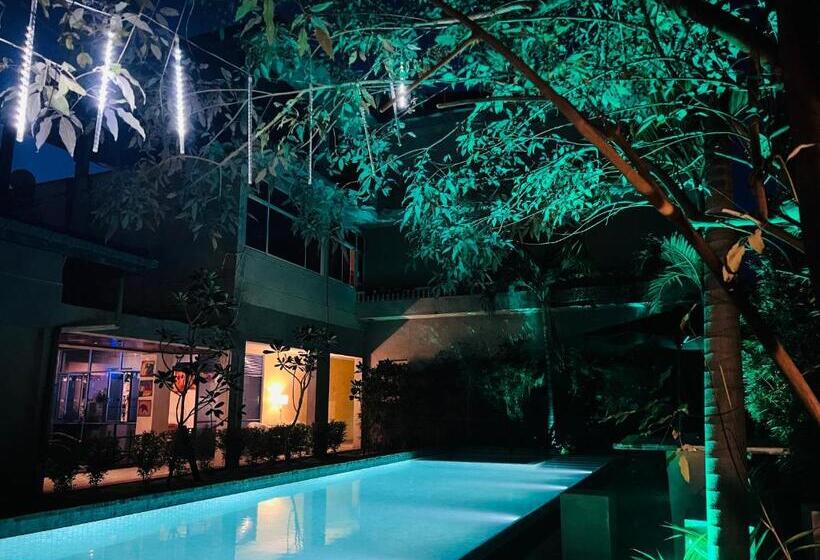 هتل Oasis Ayurveda Resort