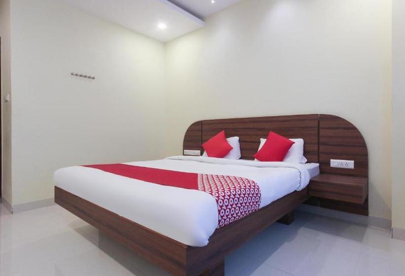 호텔 Oyo 63300  Rasi Residency