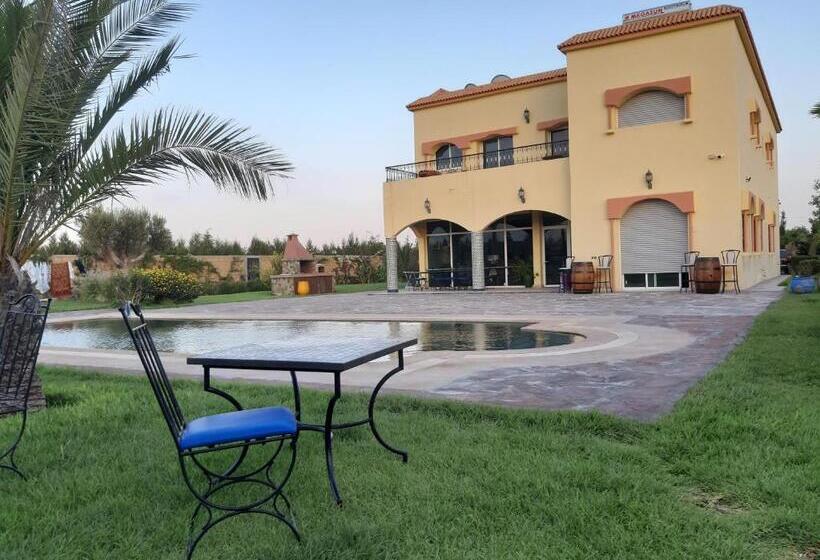 Riad Tanjil