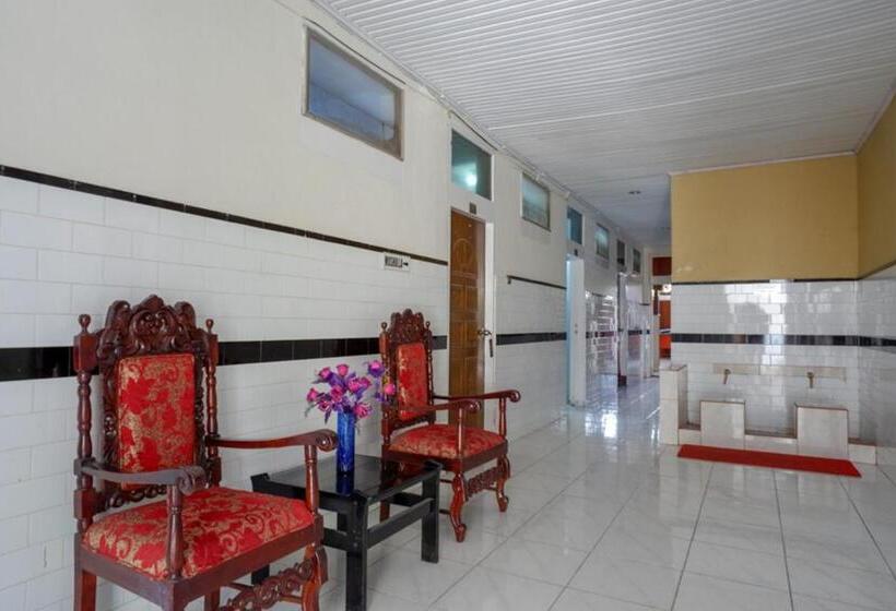 בית מלון כפרי Reddoorz Plus Syariah At Alam Raya