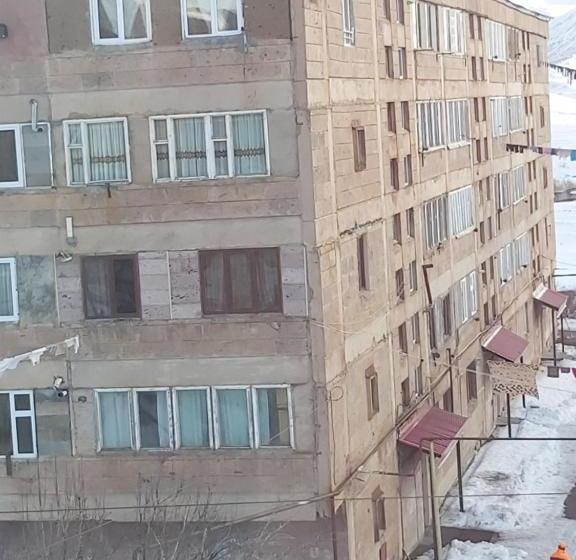 Пансион Tigran Guest House
