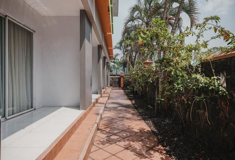 هتل Reddoorz Plus Near Pelabuhan Merak