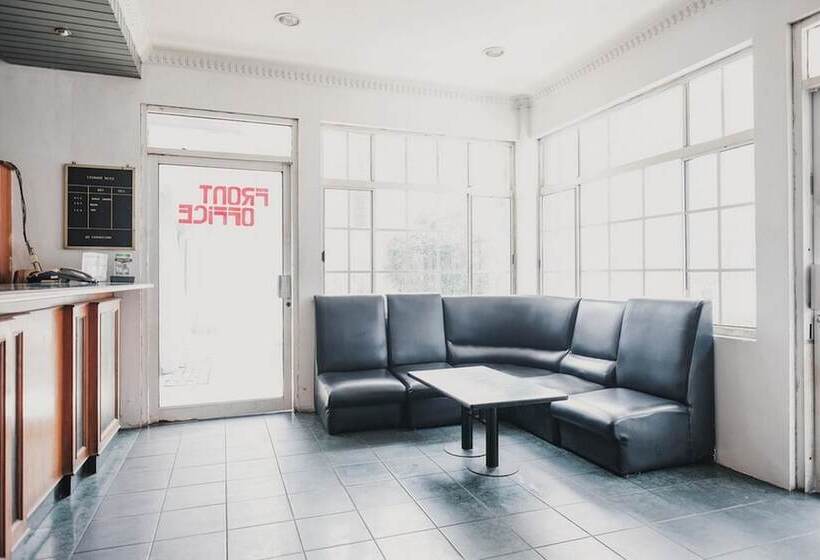 هتل Reddoorz Plus Near Pelabuhan Merak