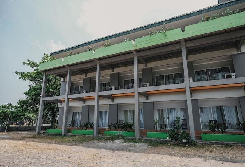 هتل Reddoorz Plus Near Pelabuhan Merak