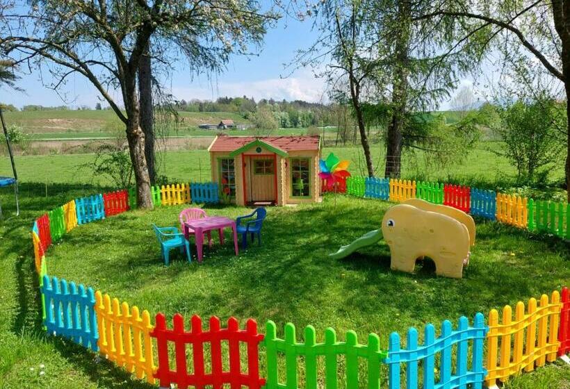 ベッドアンドブレックファースト Laudach Inn