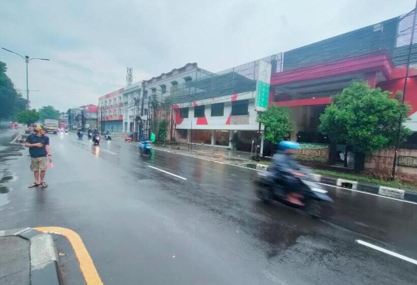 בית מלון כפרי Syariah Taman Cibinong 2 By Fph
