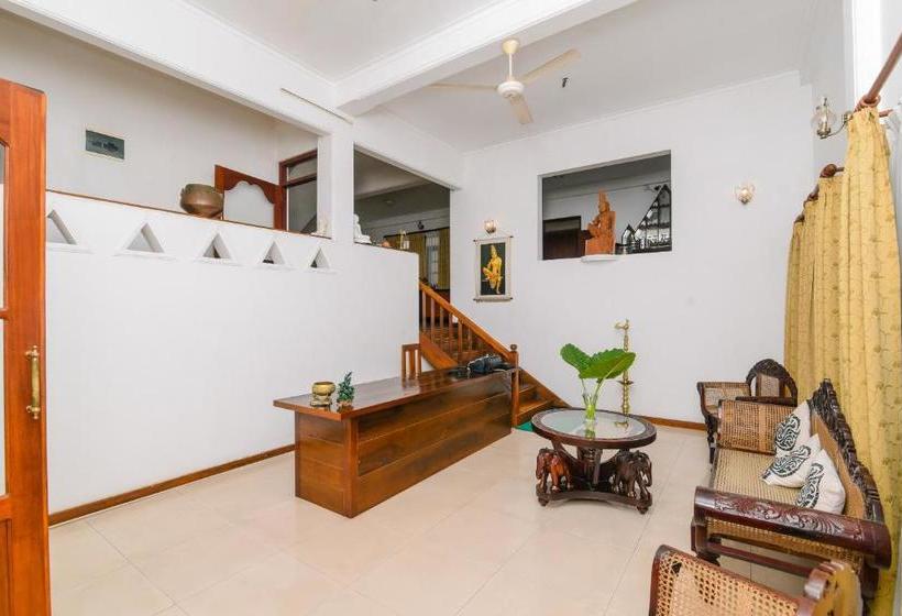 Отель Oyo 373 Grand Kandy Villa
