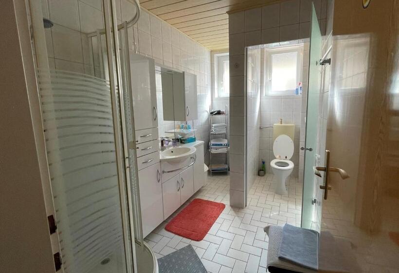 Пансион Gertis Blumenhof Privatzimmer, Ferienwohnung