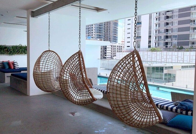 Hostrelax Residences On Merivale