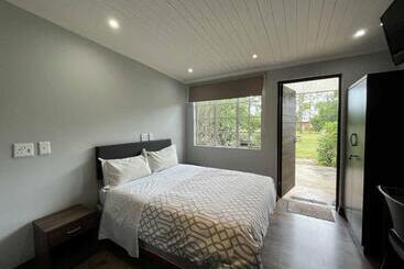 پانسیون Halleria Self Catering