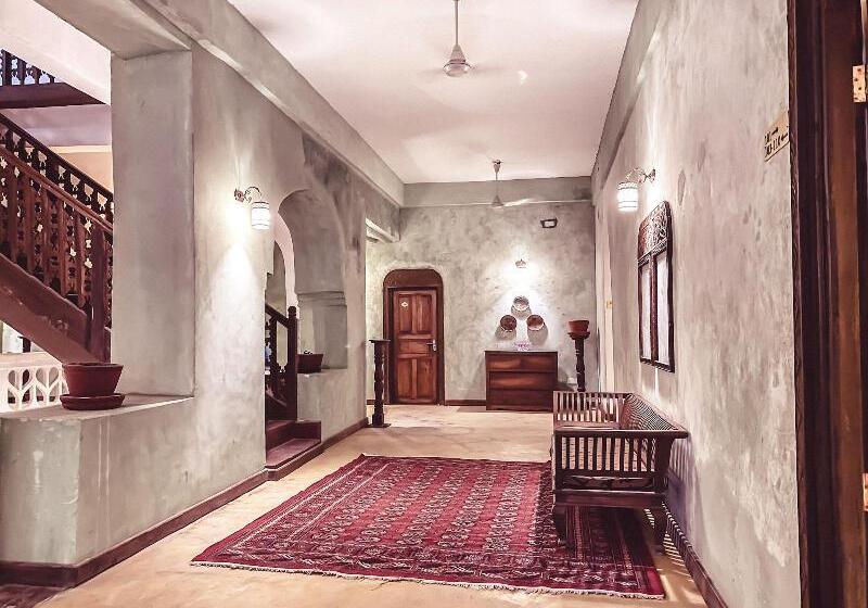 تختخواب و صبحانه Smiles Stone Town