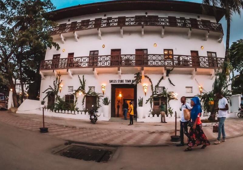 تختخواب و صبحانه Smiles Stone Town