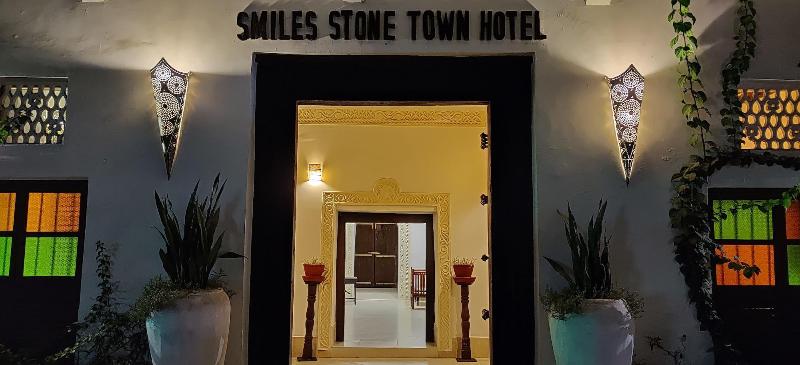 تختخواب و صبحانه Smiles Stone Town