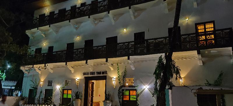 تختخواب و صبحانه Smiles Stone Town
