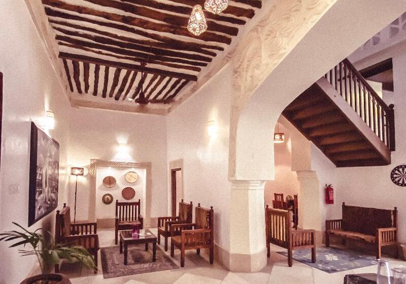 تختخواب و صبحانه Smiles Stone Town