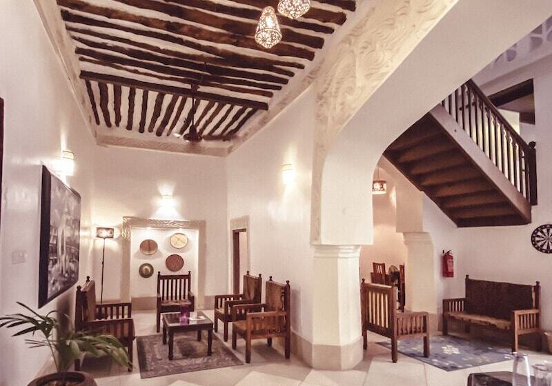تختخواب و صبحانه Smiles Stone Town