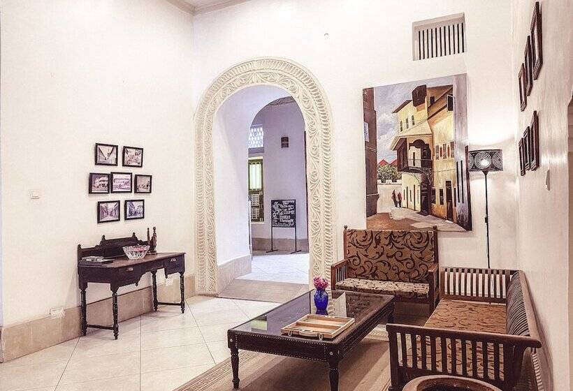 تختخواب و صبحانه Smiles Stone Town