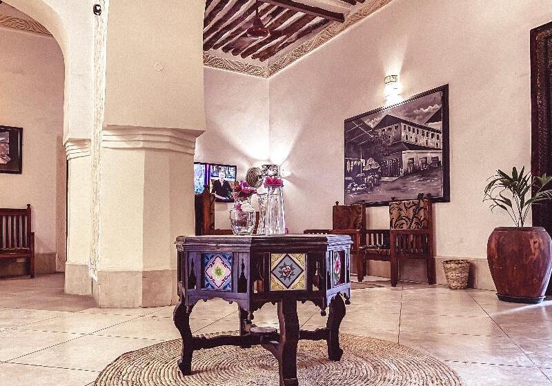 تختخواب و صبحانه Smiles Stone Town