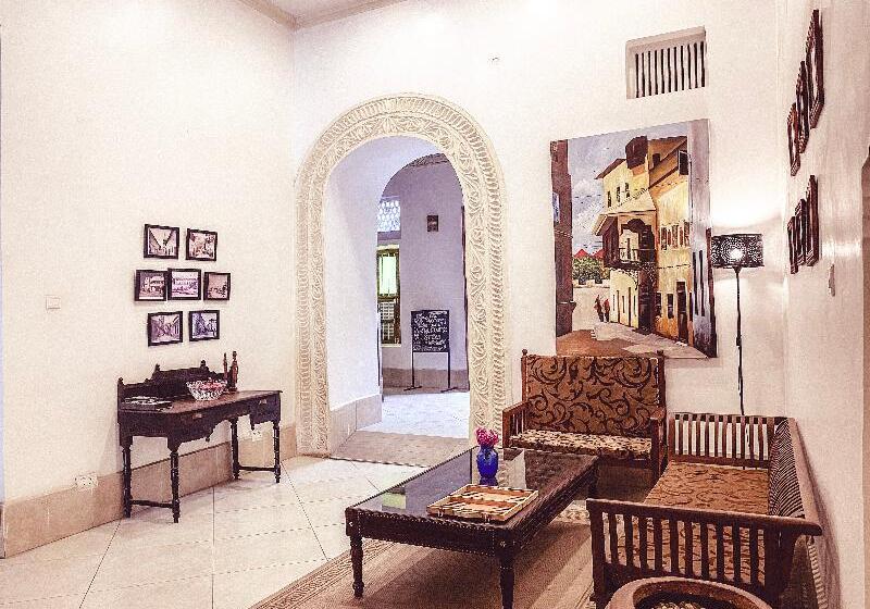 تختخواب و صبحانه Smiles Stone Town