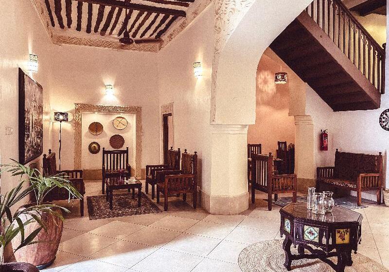تختخواب و صبحانه Smiles Stone Town