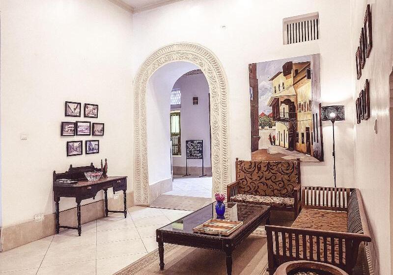 تختخواب و صبحانه Smiles Stone Town