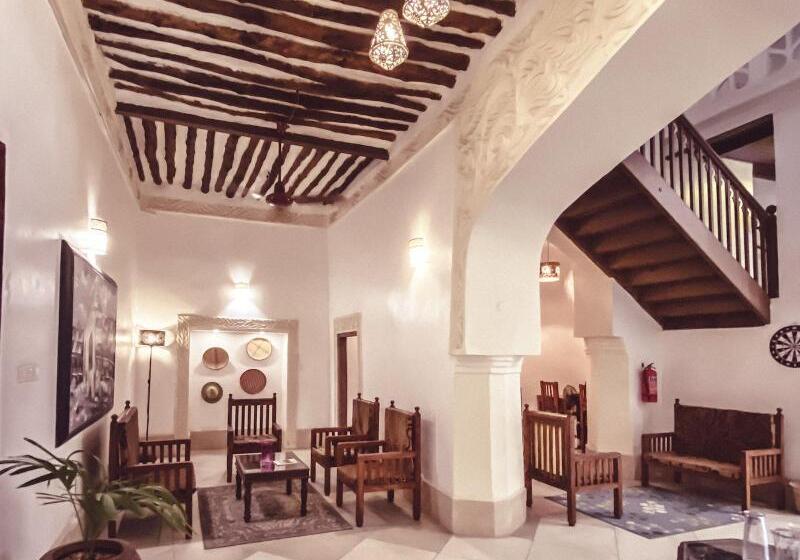 تختخواب و صبحانه Smiles Stone Town