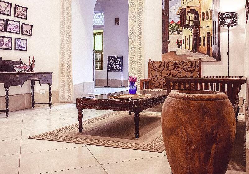 تختخواب و صبحانه Smiles Stone Town